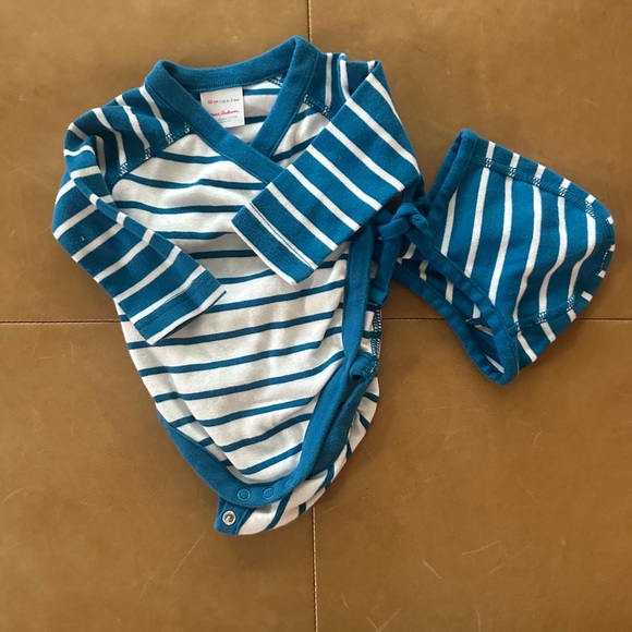 ❤️$10 FLASH SALE❤️ Hanna Andersson Organic Cotton Onesie and Bonnet 0-3M - Picture 1 of 3
